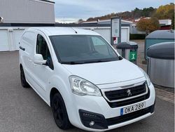 Vit Begagnad 2016 Peugeot Partner Van | 60 000 kr (Bra pris)