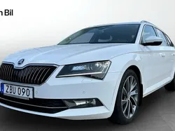 Vit Begagnad 2017 Skoda Superb LAURIN & KLEMENT Kombi | 239 900 kr (Marknadspris)