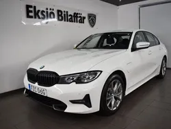 Vit Begagnad 2019 BMW 330e Sport Line Sedan | 249 500 kr (Marknadspris)