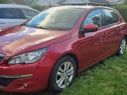 Röd Begagnad 2016 Peugeot 308 Halvkombi | 69 000 kr (Marknadspris)