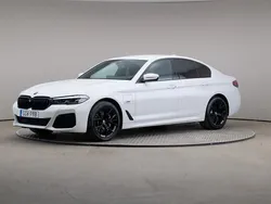 Vit Begagnad 2021 BMW 530e M Sport Sedan | 399 000 kr (Marknadspris)