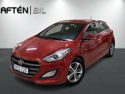 Röd Begagnad 2015 Hyundai i30 Premium Halvkombi | 144 900 kr (Marknadspris)