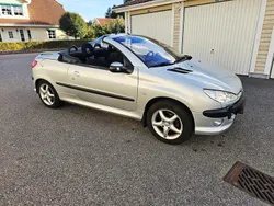 Grå Begagnad 2003 Peugeot 206 CC Cab | 16 000 kr (Superpris)