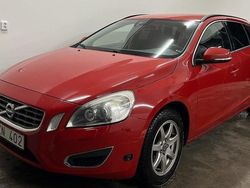 Röd Begagnad 2011 Volvo V60 Momentum Kombi | 57 900 kr (Marknadspris)