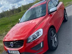Röd Begagnad 2014 Volvo XC60 R-Design SUV | 169 000 kr (Marknadspris)