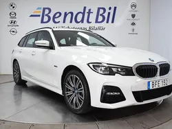 Vit Begagnad 2022 BMW 330e M Sport Kombi | 359 500 kr (Marknadspris)