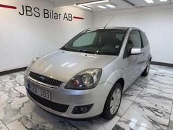 Grå Begagnad 2007 Ford Fiesta Halvkombi | 29 900 kr (Marknadspris)