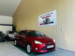 Röd Begagnad 2012 Ford Focus Titanium Halvkombi | 64 900 kr (Marknadspris)
