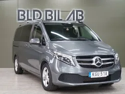 Grå Begagnad 2021 Mercedes V220 Minibuss | 499 900 kr (Marknadspris)
