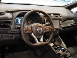 Svart Begagnad 2023 Nissan Leaf Acenta Halvkombi | 198 800 kr (Marknadspris)
