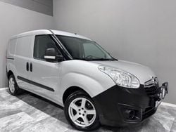 Grå Begagnad 2013 Opel Combo Minibuss | 59 900 kr (Marknadspris)