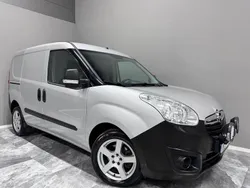 Grå Begagnad 2013 Opel Combo Minibuss | 59 900 kr (Marknadspris)