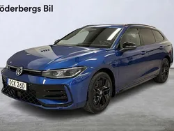 Blå (reef blue metallic) Ny 2025 VW Passat R-line Kombi | 549 800 kr (Marknadspris)