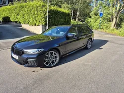 Svart Begagnad 2023 BMW 530e M Sport Kombi | 469 000 kr (Marknadspris)