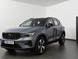 Grå Begagnad 2022 Volvo XC40 Plus SUV | 379 800 kr (Lite dyr)