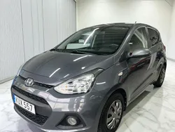 Mörkgrå (grå) Begagnad 2016 Hyundai i10 Comfort Halvkombi | 89 900 kr (Marknadspris)