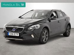 Svart Begagnad 2016 Volvo V40 CC Summum Kombi | 169 900 kr (Marknadspris)