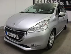 Ljusgrå Begagnad 2014 Peugeot 208 Halvkombi | 79 900 kr (Marknadspris)