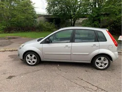 Grå Begagnad 2008 Ford Fiesta Halvkombi | 19 900 kr (Marknadspris)