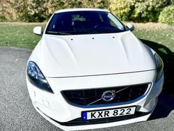 Vit Begagnad 2016 Volvo V40 Kinetic Kombi | 114 000 kr (Marknadspris)