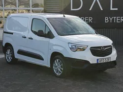 Vit Begagnad 2021 Opel Combo Minibuss | 109 000 kr