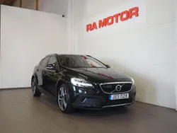 Svart Begagnad 2019 Volvo V40 CC Pro Kombi | 209 900 kr (Marknadspris)