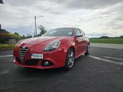 Röd Begagnad 2016 Alfa Romeo Giulietta Halvkombi | 102 900 kr