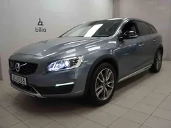 Grå Begagnad 2018 Volvo V60 CC Kombi | 249 900 kr