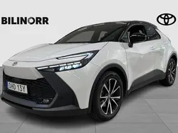 Vit Begagnad 2023 Toyota C-HR Style SUV | 399 500 kr (Marknadspris)