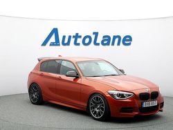 Valencia orange metallic Begagnad 2014 BMW M135 M Performance Halvkombi | 259 900 kr