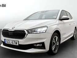 Vit Begagnad 2023 Skoda Fabia Comfort Halvkombi | 218 900 kr (Marknadspris)
