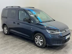Blå Begagnad 2023 VW Caddy Life Minibuss | 329 000 kr (Marknadspris)
