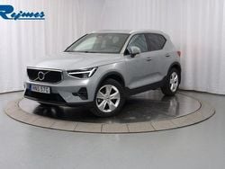 Grå Begagnad 2024 Volvo XC40 Core SUV | 349 900 kr (Marknadspris)