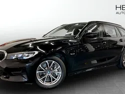 Svart (black) Begagnad 2022 BMW 330e Sport Line Kombi | 318 700 kr (Superpris)