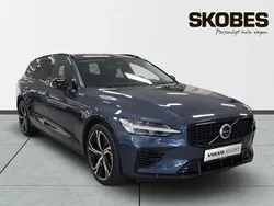 Mörkblå (blå) Begagnad 2025 Volvo V60 Plus Kombi | 539 200 kr (Dyr)
