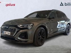 Grå Begagnad 2023 Audi Q8 e-tron S-Line SUV | 699 000 kr (Marknadspris)