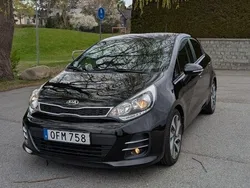 Svart Begagnad 2016 Kia Rio Halvkombi | 98 500 kr (Marknadspris)