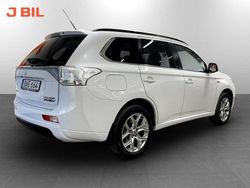 Vit Begagnad 2014 Mitsubishi Outlander SUV | 134 900 kr (Marknadspris)