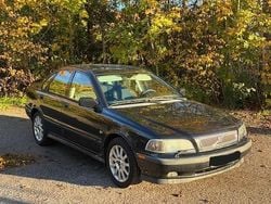Svart Begagnad 2000 Volvo S40 Sedan | 28 000 kr