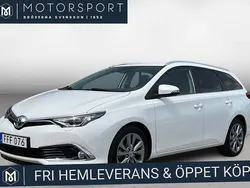 Vit (vit solid) Begagnad 2016 Toyota Auris Executive Kombi | 174 900 kr (Dyr)