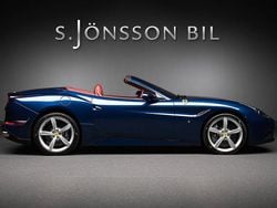 Mörkblå Begagnad 2016 Ferrari California Cab | 1 449 000 kr