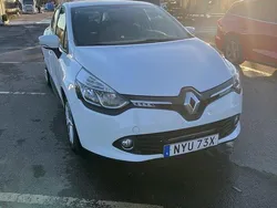 Vit Begagnad 2016 Renault Clio IV Halvkombi | 78 000 kr (Marknadspris)