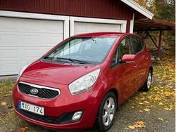 Röd Begagnad 2013 Kia Venga Comfort Halvkombi | 36 000 kr (Bra pris)