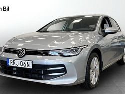 Silver Begagnad 2024 VW Golf VIII Edition Halvkombi | 299 800 kr (Marknadspris)