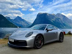 Silver Begagnad 2021 Porsche 911 Carrera 4S Sportkupé | 1 550 000 kr (Marknadspris)
