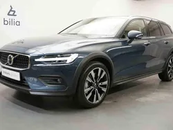 Blå Begagnad 2024 Volvo V60 CC Kombi | 479 900 kr