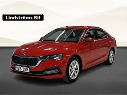 Röd Begagnad 2021 Skoda Octavia Style Halvkombi | 239 900 kr (Marknadspris)