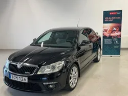 Svart Begagnad 2010 Skoda Octavia RS Halvkombi | 84 800 kr (Marknadspris)