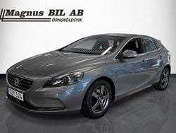 Grå Begagnad 2016 Volvo V40 Momentum Halvkombi | 169 900 kr (Marknadspris)