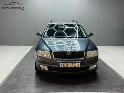 Mörkgrå (grå) Begagnad 2006 Skoda Octavia Kombi | 37 900 kr (Marknadspris)